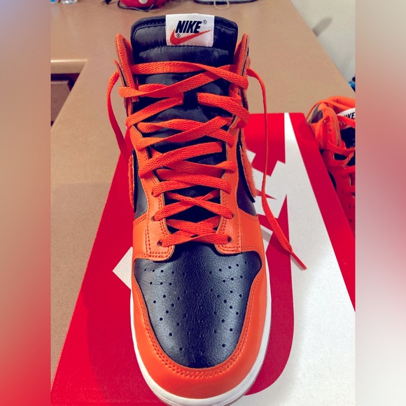 NIKE DUNK HI RETRO UNIVERSITY - Picture 2 of 4